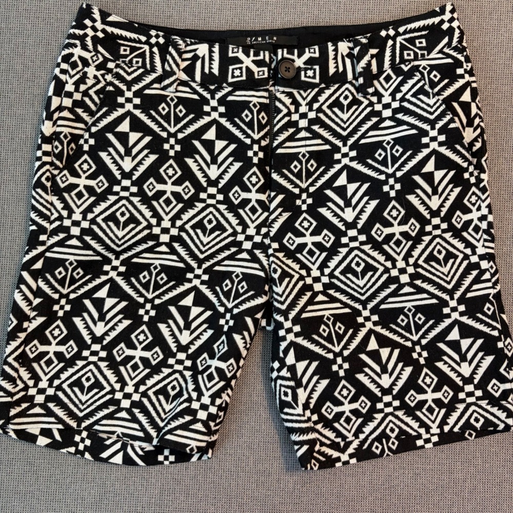 21 Men Geometric Tribal Shorts Boho Festival Mens Size 30 Black White Excellent